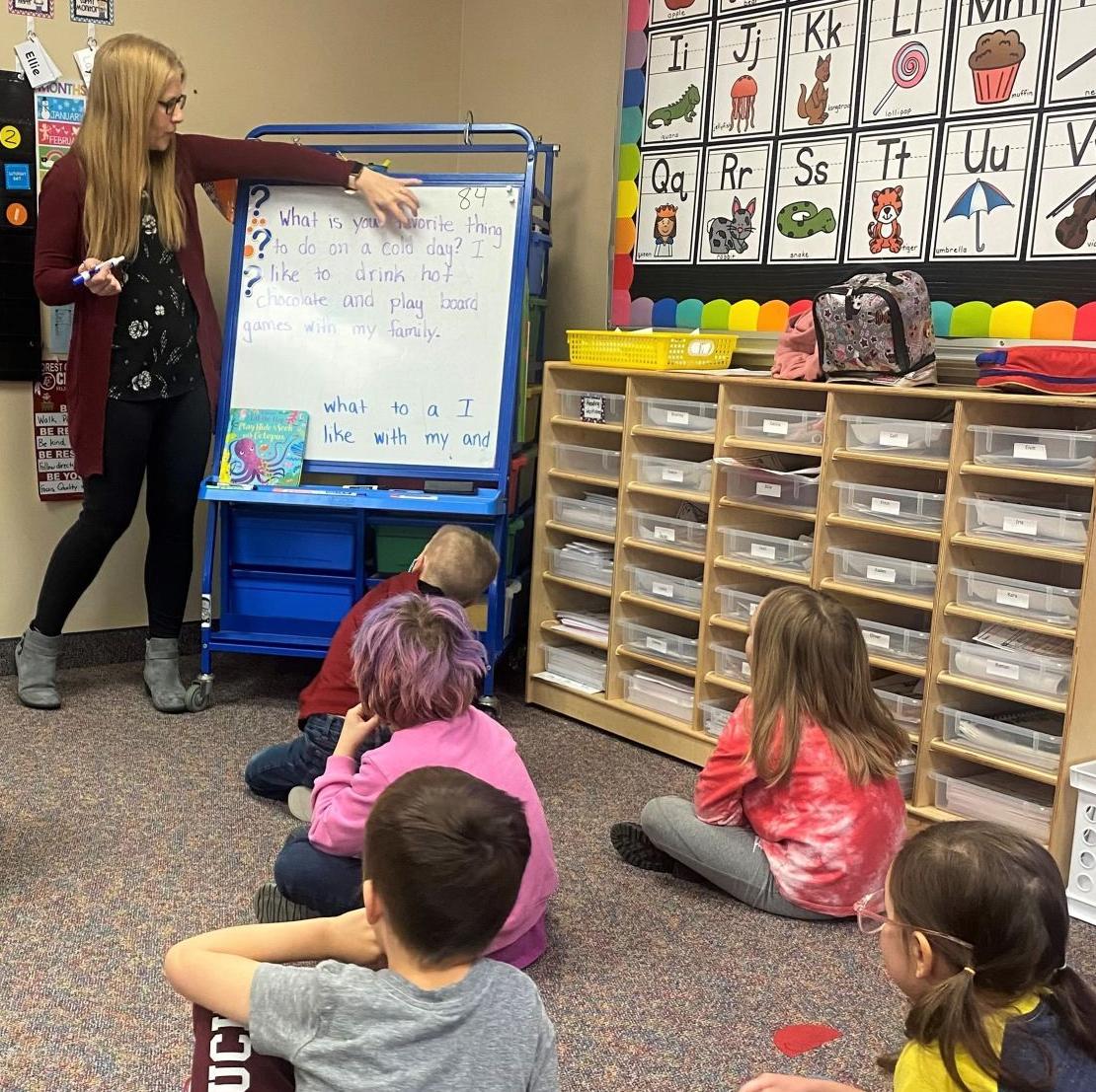 Amanda Geelan helps Forest City Kindergarten students with spelling and reading..jpg